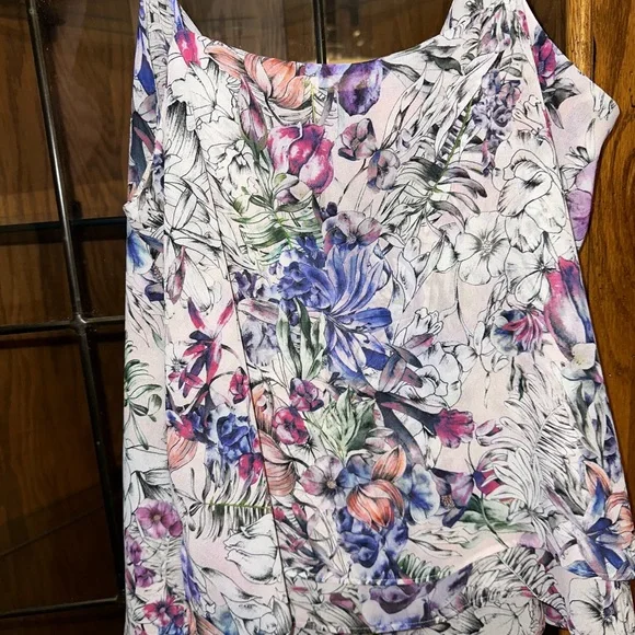 Cute Size 8 Top. MUST BE BUNDLED. (T) - Picture 3 of 7